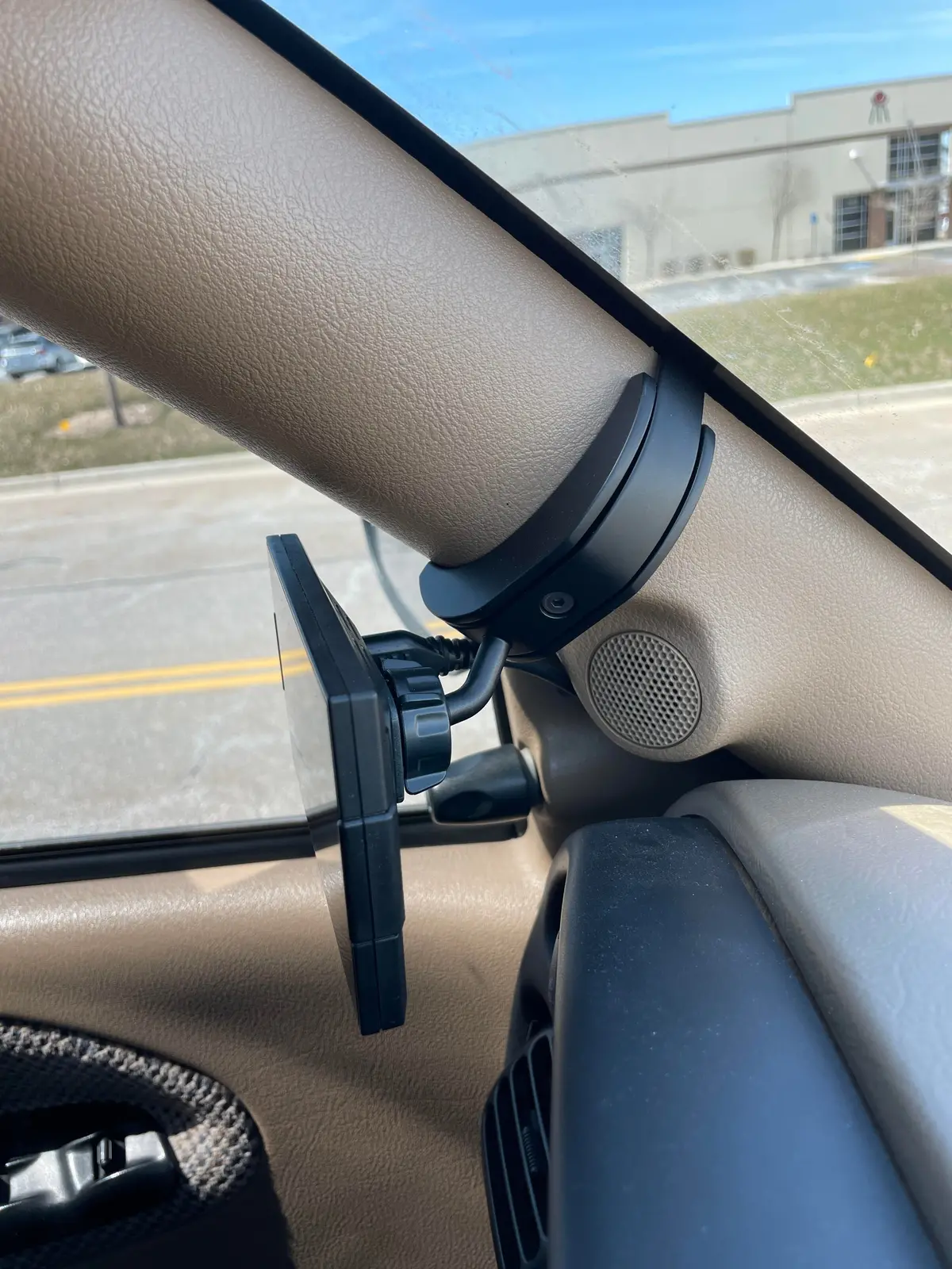Edge Products 38605 A-Pillar Display Mount 2