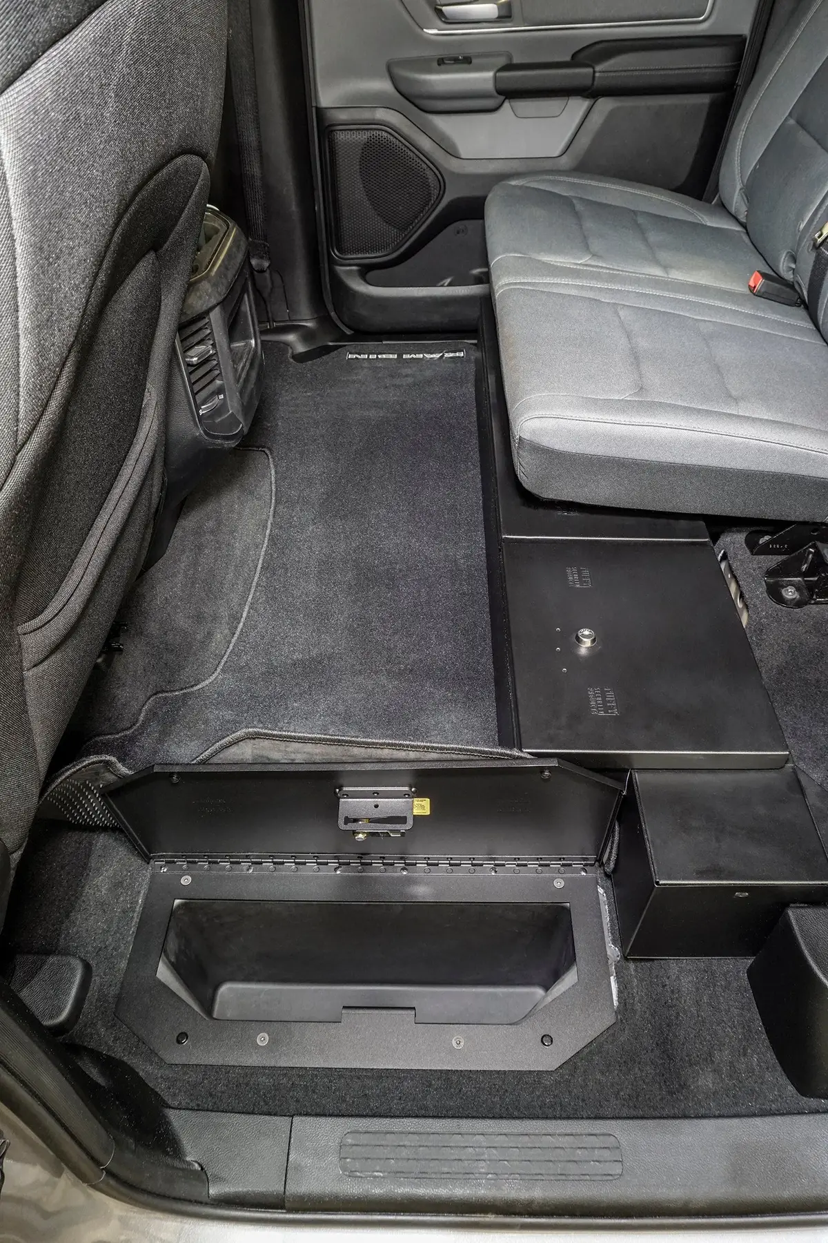 Tuffy Security Products 357-01 In-Floor Locking Cargo Lid - '19-23 1500; Crew Cab; {Exc. Classic} (Black) 1