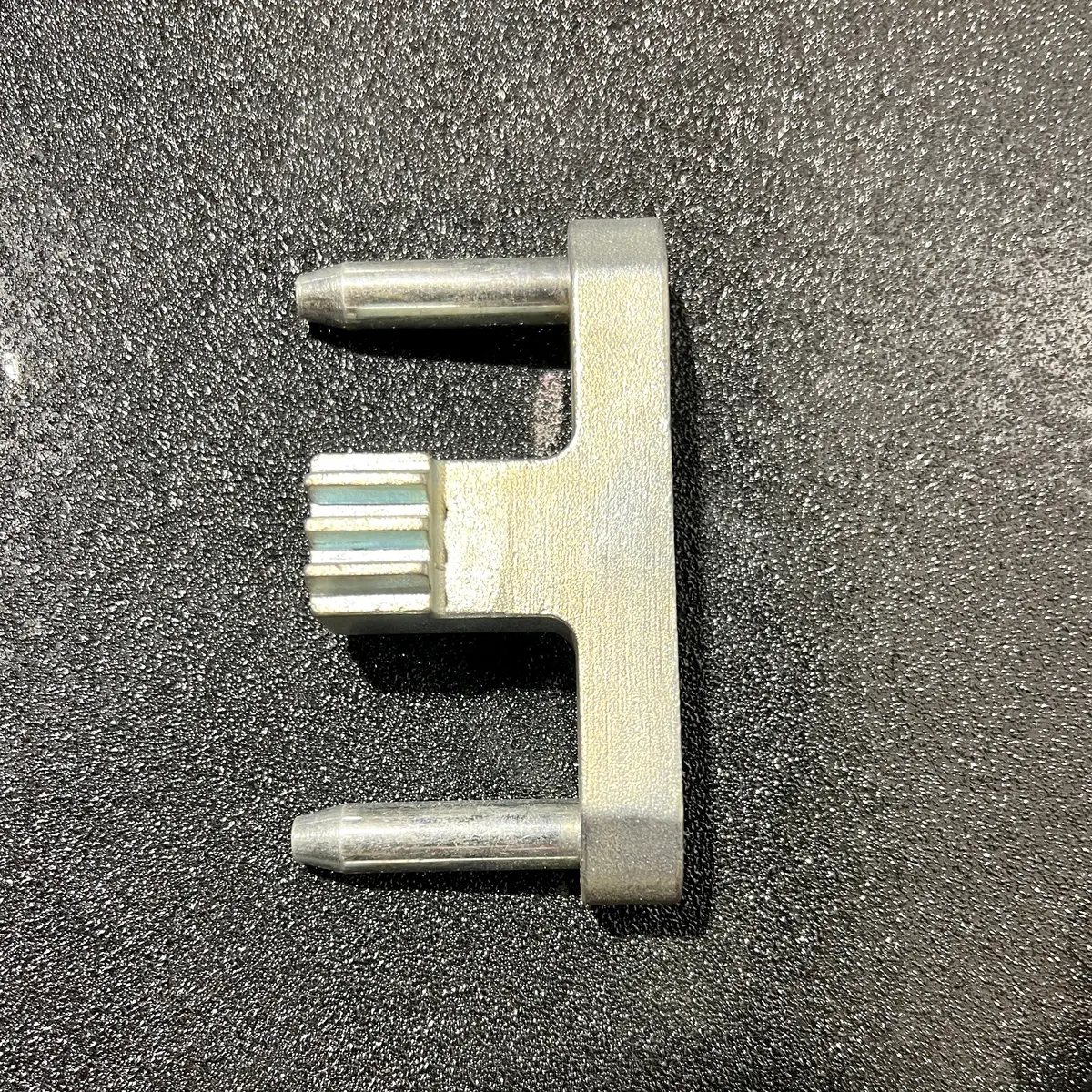 Flywheel Locking Tool For Nations 3 Belt Alternator Kits. 1