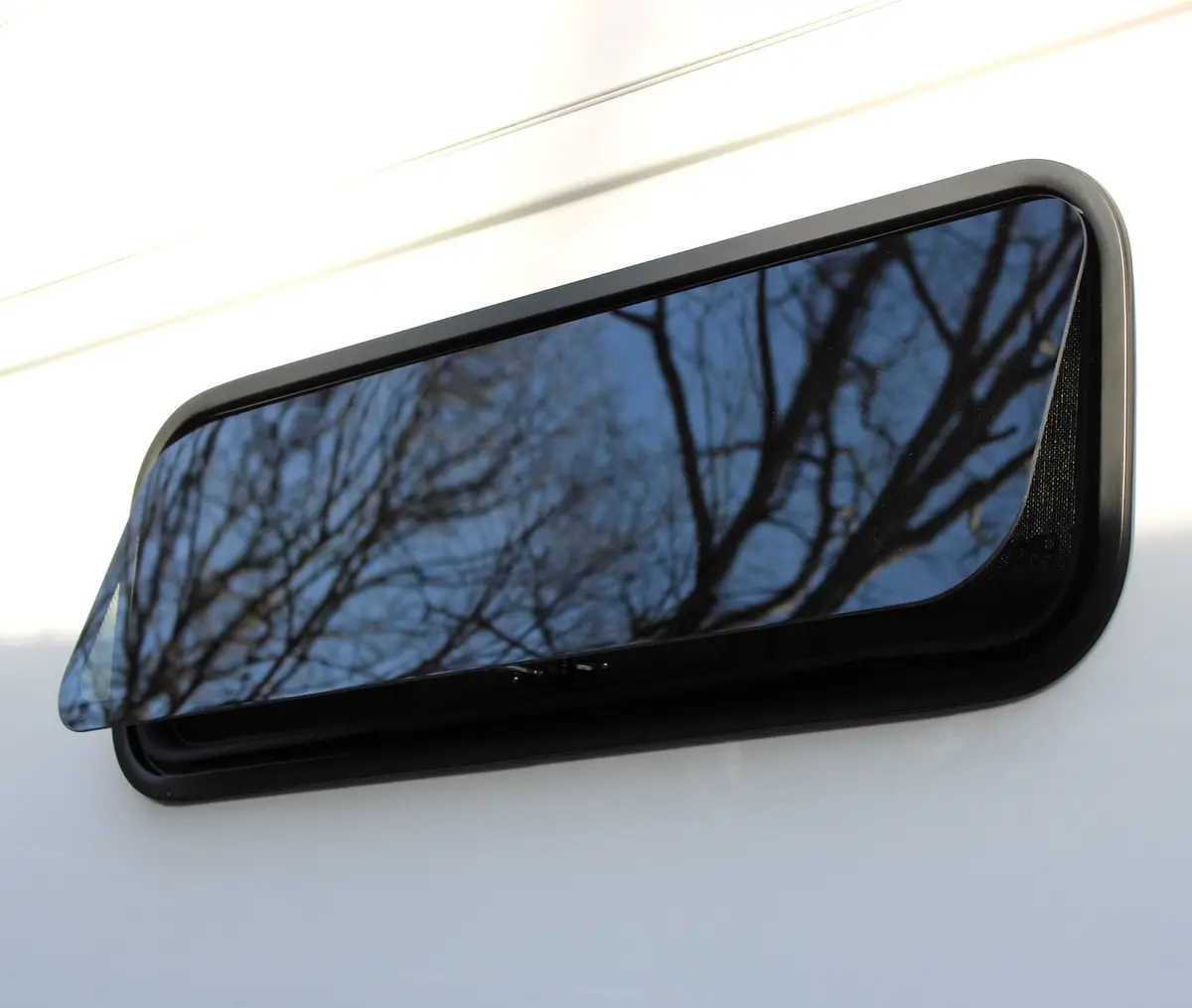 Vwd Universal Awning Bunk Window (Aw3310) 1